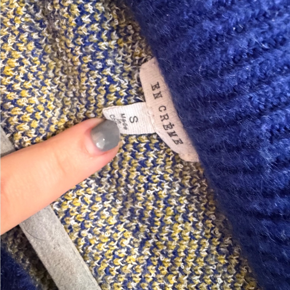En Crème Floral Patterned Blue and Yellow Women's Cropped Sweater - Picture 2 of 4